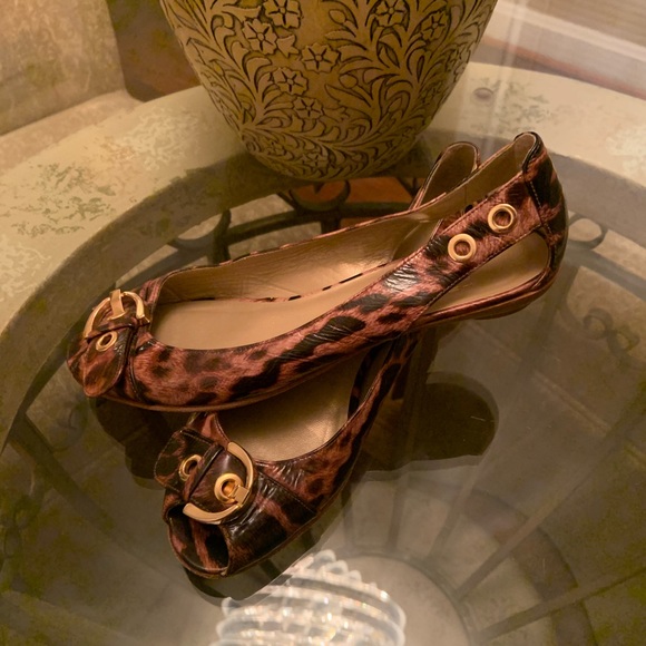 Stuart Weitzman Open Toe Buckle Patent Animal Print Flat. Chatup Good Condition - Picture 3 of 7